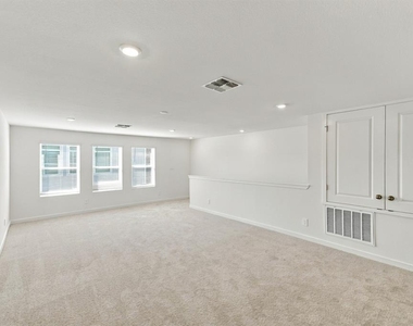 3038 Granite Ridge Avenue - Photo Thumbnail 12