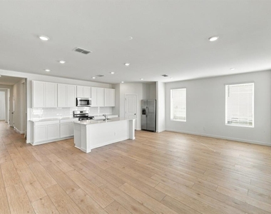 3038 Granite Ridge Avenue - Photo Thumbnail 6
