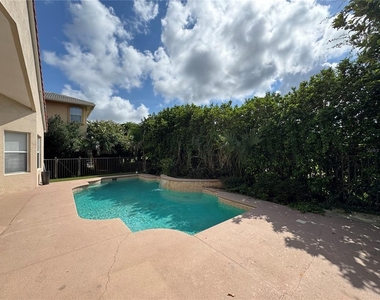 2521 Roat Drive - Photo Thumbnail 2