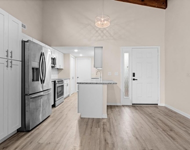 2031 Lake Alden Drive - Photo Thumbnail 8