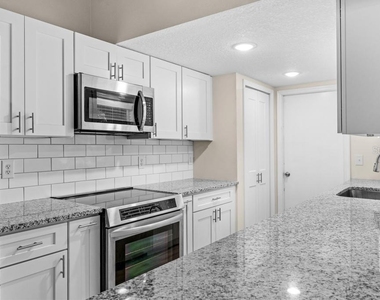 2031 Lake Alden Drive - Photo Thumbnail 9