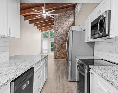 2031 Lake Alden Drive - Photo Thumbnail 11