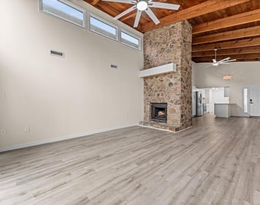 2031 Lake Alden Drive - Photo Thumbnail 4