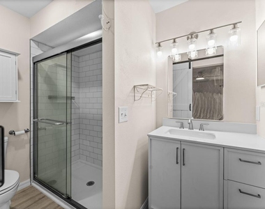 2031 Lake Alden Drive - Photo Thumbnail 17