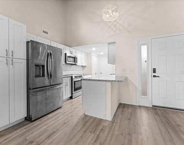 2031 Lake Alden Drive - Photo Thumbnail 7