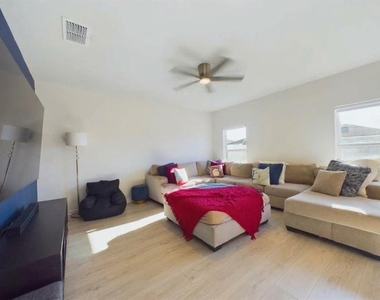 1424 Feather Lane - Photo Thumbnail 4