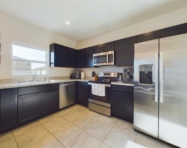 1424 Feather Lane - Photo Thumbnail 7
