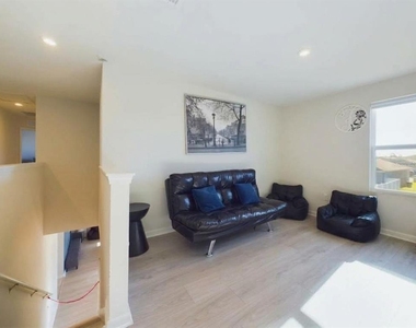 1424 Feather Lane - Photo Thumbnail 12