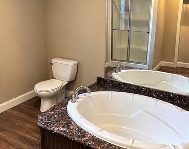 613 Queens Road - Photo Thumbnail 4