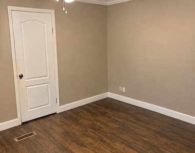 613 Queens Road - Photo Thumbnail 6