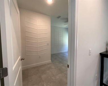 357 Marion Oaks Boulevard - Photo Thumbnail 6