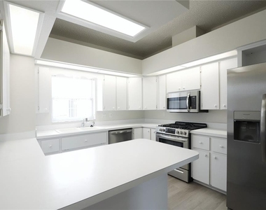 21716 King John Street - Photo Thumbnail 6