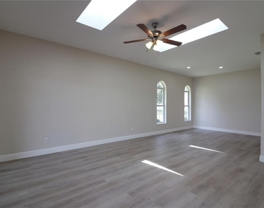 21716 King John Street - Photo Thumbnail 3