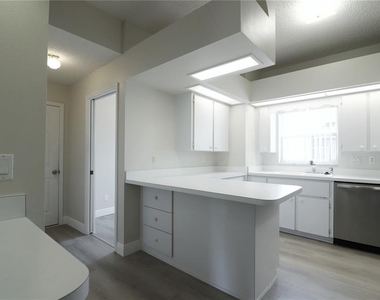 21716 King John Street - Photo Thumbnail 4