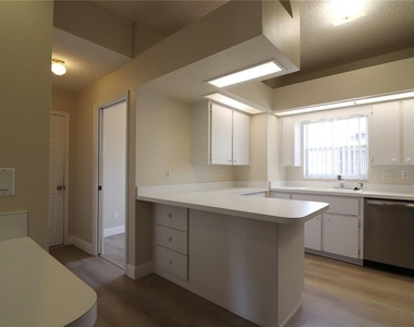 21716 King John Street - Photo Thumbnail 5