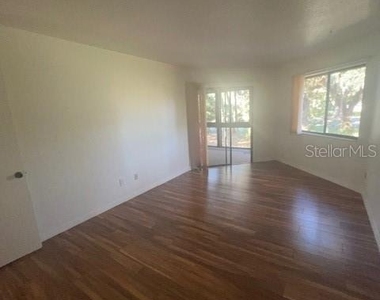 2 Greenbriar Court - Photo Thumbnail 7