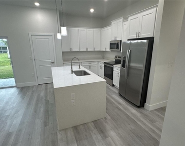 2231 Vancouver Lane - Photo Thumbnail 5