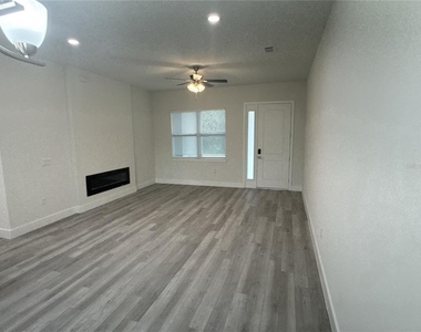 2231 Vancouver Lane - Photo Thumbnail 4
