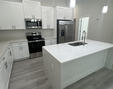2231 Vancouver Lane - Photo Thumbnail 6