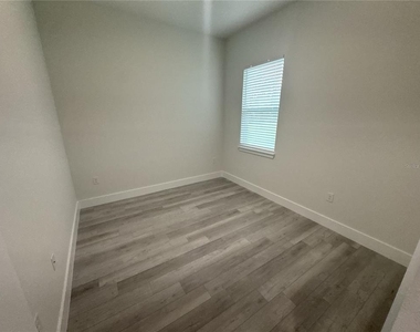 2231 Vancouver Lane - Photo Thumbnail 16