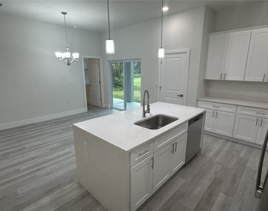 2231 Vancouver Lane - Photo Thumbnail 7
