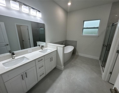 2231 Vancouver Lane - Photo Thumbnail 11
