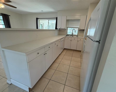 22180 Midway Boulevard - Photo Thumbnail 4
