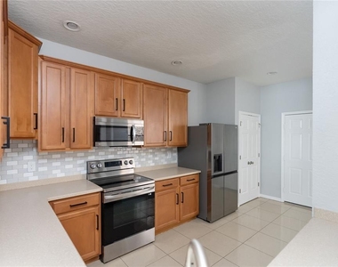 3769 Parkridge Circle - Photo Thumbnail 4