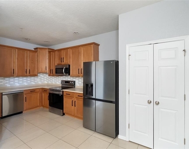 3769 Parkridge Circle - Photo Thumbnail 3