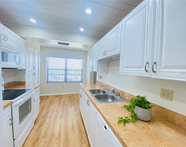 505 30th Avenue W - Photo Thumbnail 5