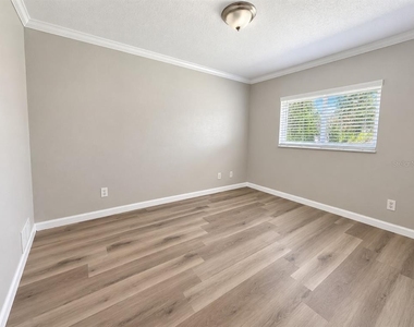 6184 Hollywood Avenue - Photo Thumbnail 4
