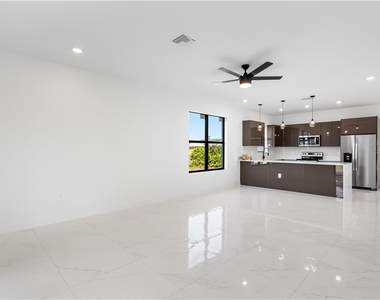 2813 50th Street Sw - Photo Thumbnail 7