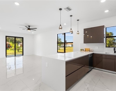 2813 50th Street Sw - Photo Thumbnail 1