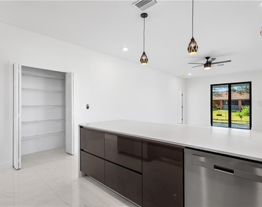 2813 50th Street Sw - Photo Thumbnail 5
