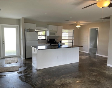 330 Beverly Road - Photo Thumbnail 2