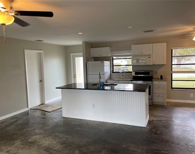 330 Beverly Road - Photo Thumbnail 3