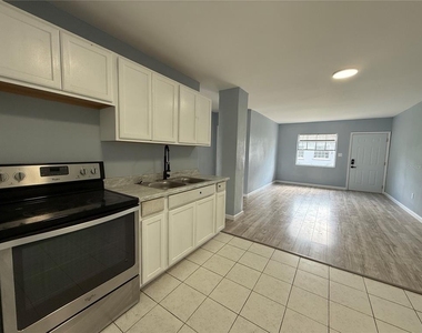 3408 E Dr Martin Luther King Jr Boulevard - Photo Thumbnail 6