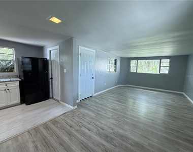 669 Avenue B Nw - Photo Thumbnail 3