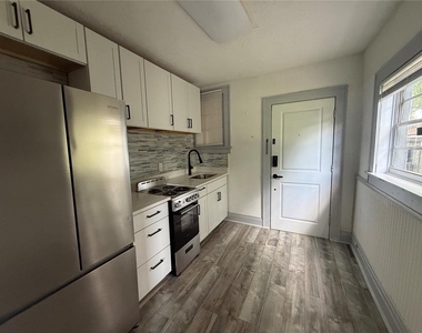 669 Avenue B Nw - Photo Thumbnail 5