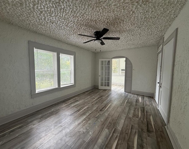 669 Avenue B Nw - Photo Thumbnail 2