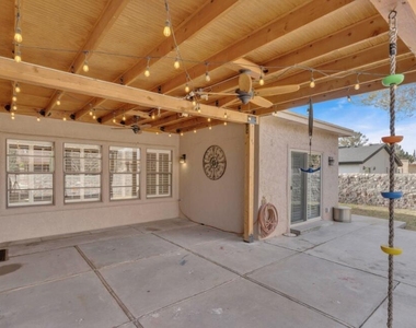 4945 Vista Grande Circle - Photo Thumbnail 7