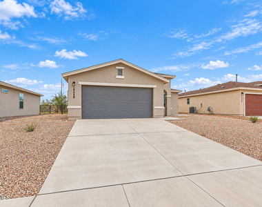 14548 Faxon Yucca - Photo Thumbnail 2