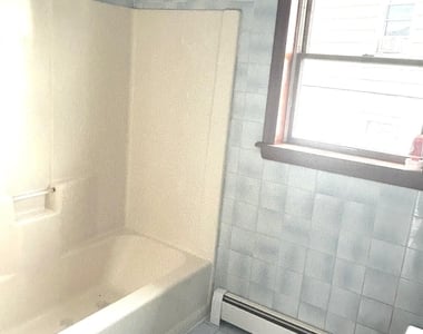204 Booth Street - Photo Thumbnail 7