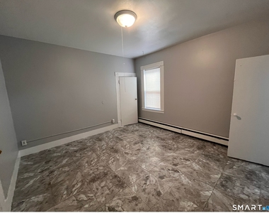 492 Broad Street - Photo Thumbnail 5