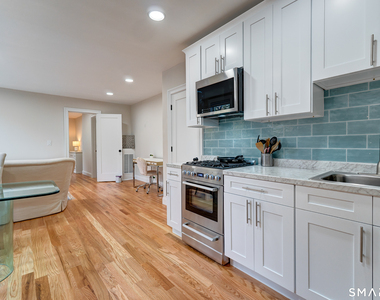 11 Lawrence Street - Photo Thumbnail 2