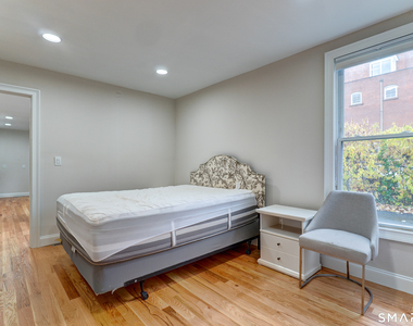 11 Lawrence Street - Photo Thumbnail 8