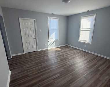 229 Newfield Avenue - Photo Thumbnail 5