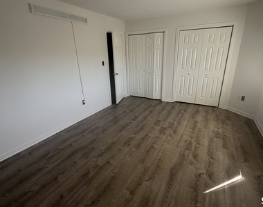 1414 Whitney Avenue - Photo Thumbnail 3