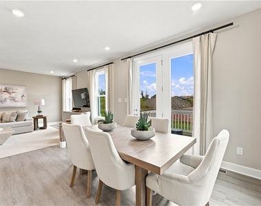 110 Hollow Oak Dr - Photo Thumbnail 14
