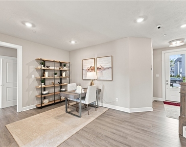 110 Hollow Oak Dr - Photo Thumbnail 3